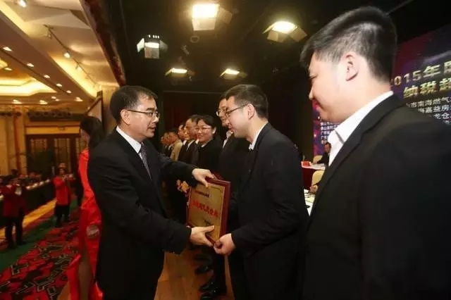 熱烈祝賀我司潘偉深董事長(zhǎng)獲評(píng)先進(jìn)民營(yíng)企業(yè)家