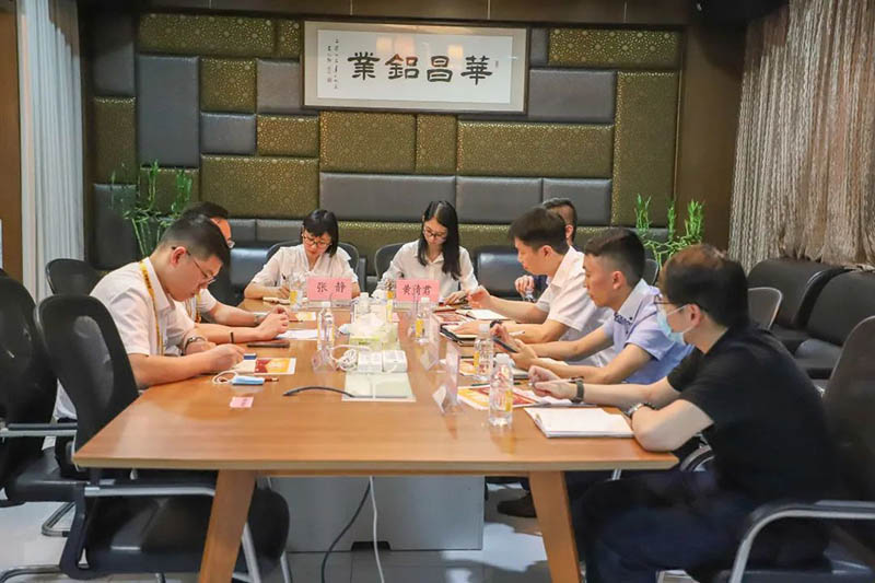 集團總經理助理楊錦華熱情接待了調研團隊