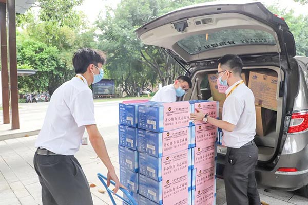 華昌集團向大浩湖社區捐贈防疫物資和生活用品