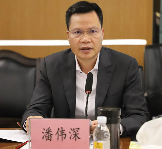 華昌集團(tuán)董事長(zhǎng)潘偉深向參與啟動(dòng)會(huì)的所有領(lǐng)導(dǎo)表示歡迎