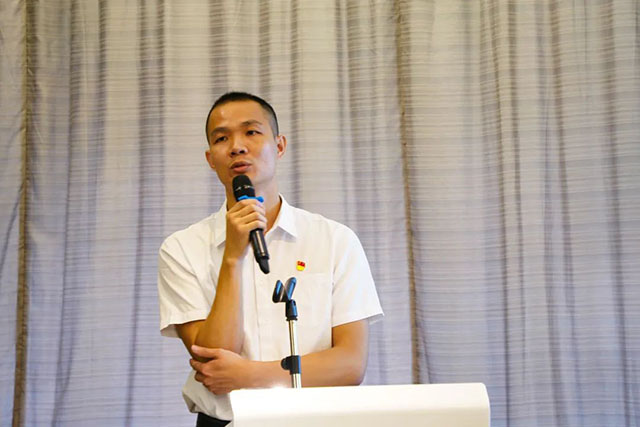 獅山鎮黨建辦副主任葉蔭朋發表致辭